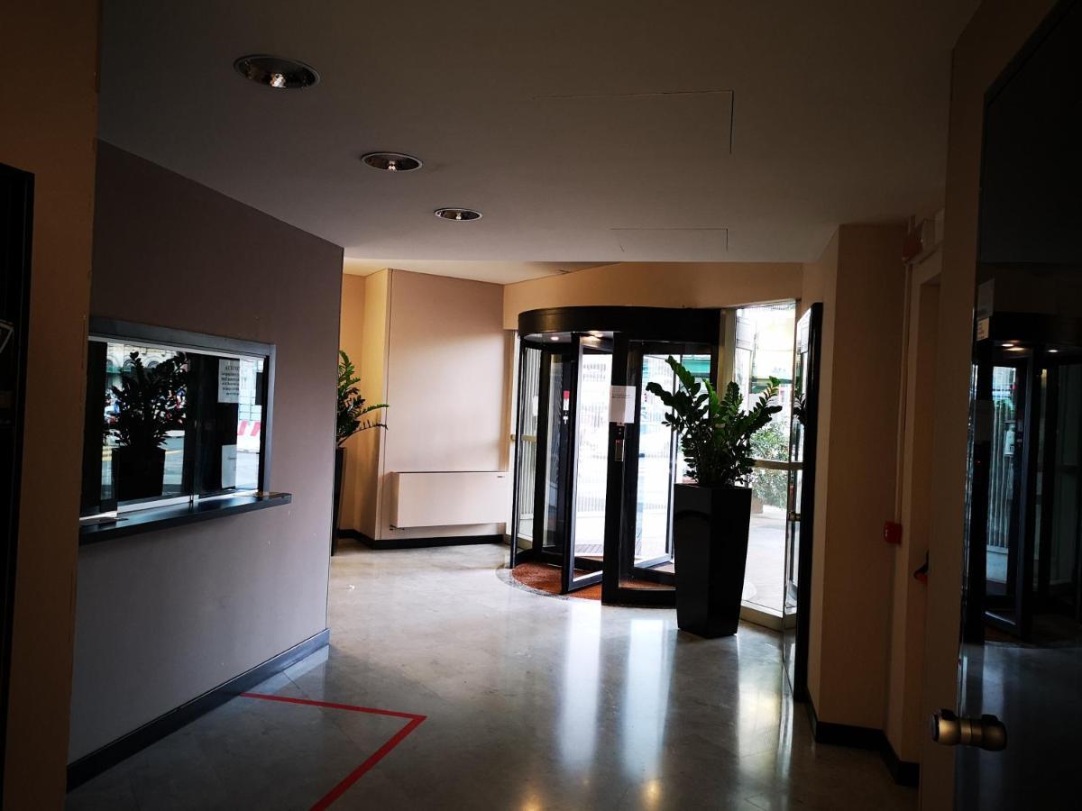 Suite Lambruschini Central With Top City View - Free Covered Parking ジェノヴァ エクステリア 写真