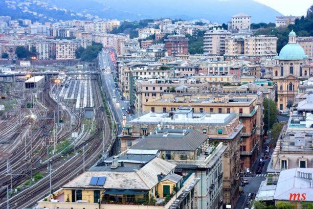 Suite Lambruschini Central With Top City View - Free Covered Parking ジェノヴァ エクステリア 写真
