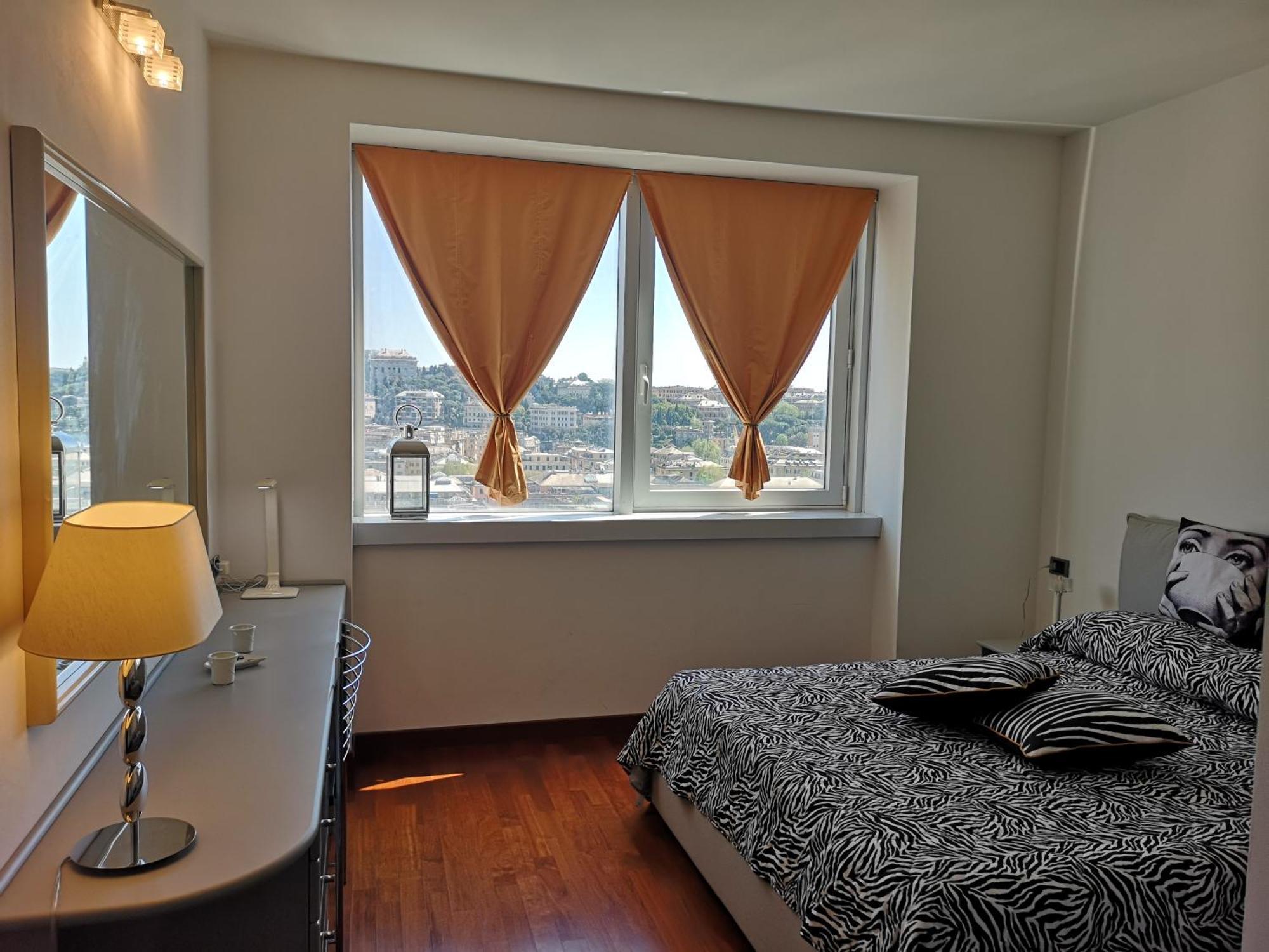 Suite Lambruschini Central With Top City View - Free Covered Parking ジェノヴァ エクステリア 写真